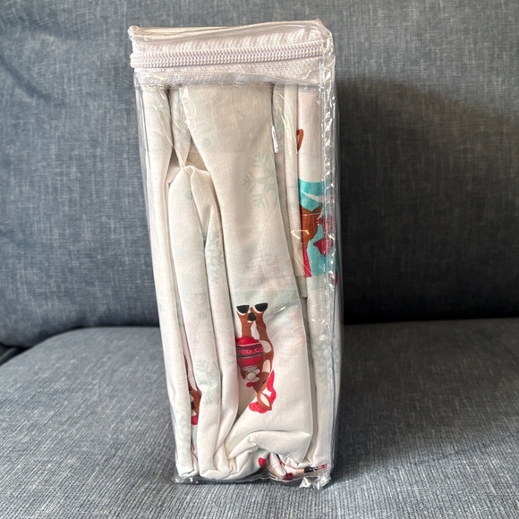 Rudolph Queen Sheet Set - Festive White and Red - Picture 4 of 6